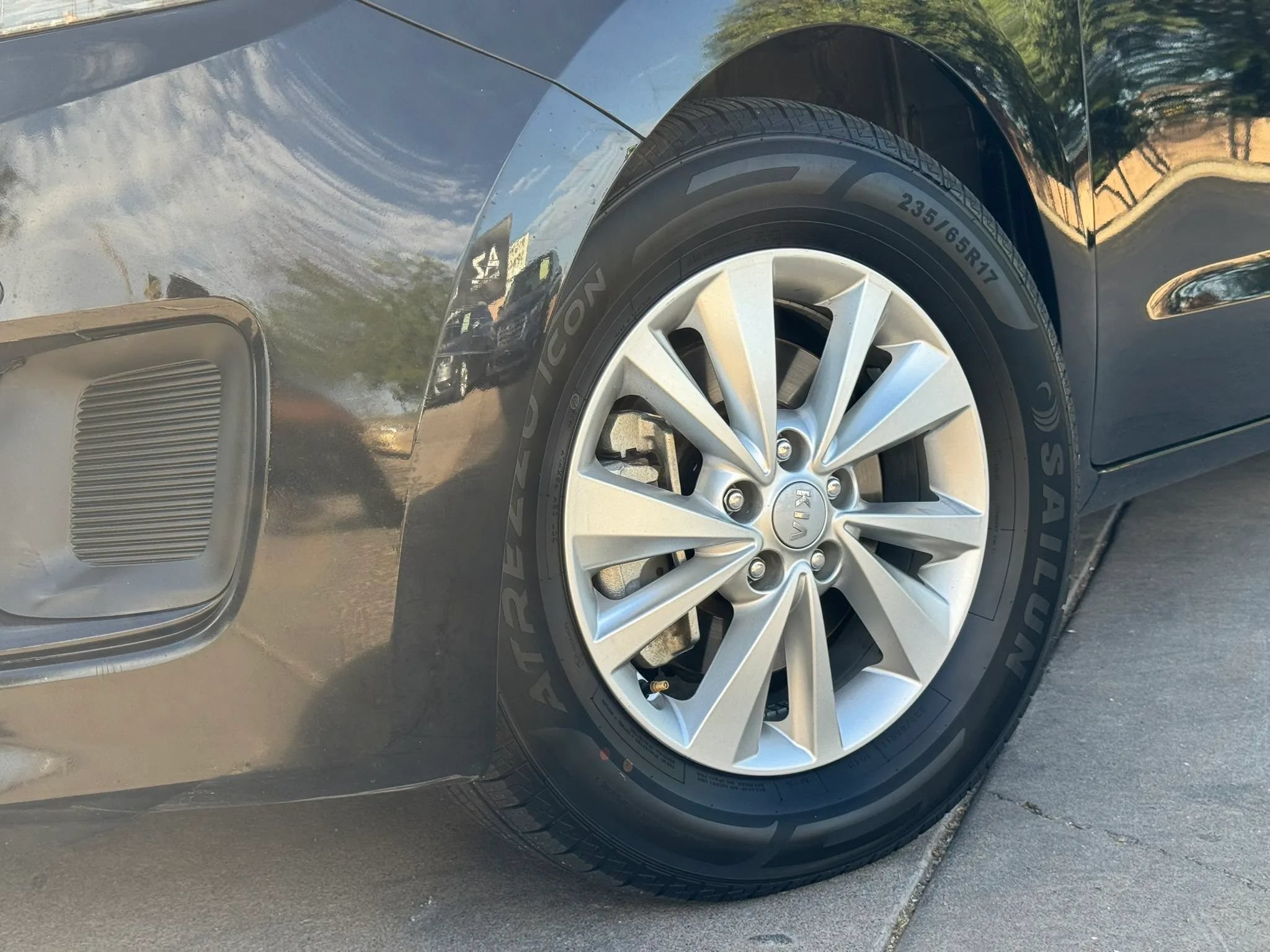 Used 2017 Kia Sedona LX w/ LX Essentials Premium Package FWD image 54