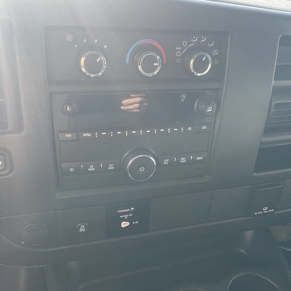Used 2015 GMC Savana 2500 RWD image 12