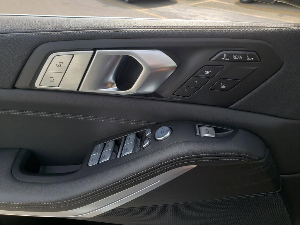 Used 2022 BMW X7 xDrive40i w/ Premium Package image 25