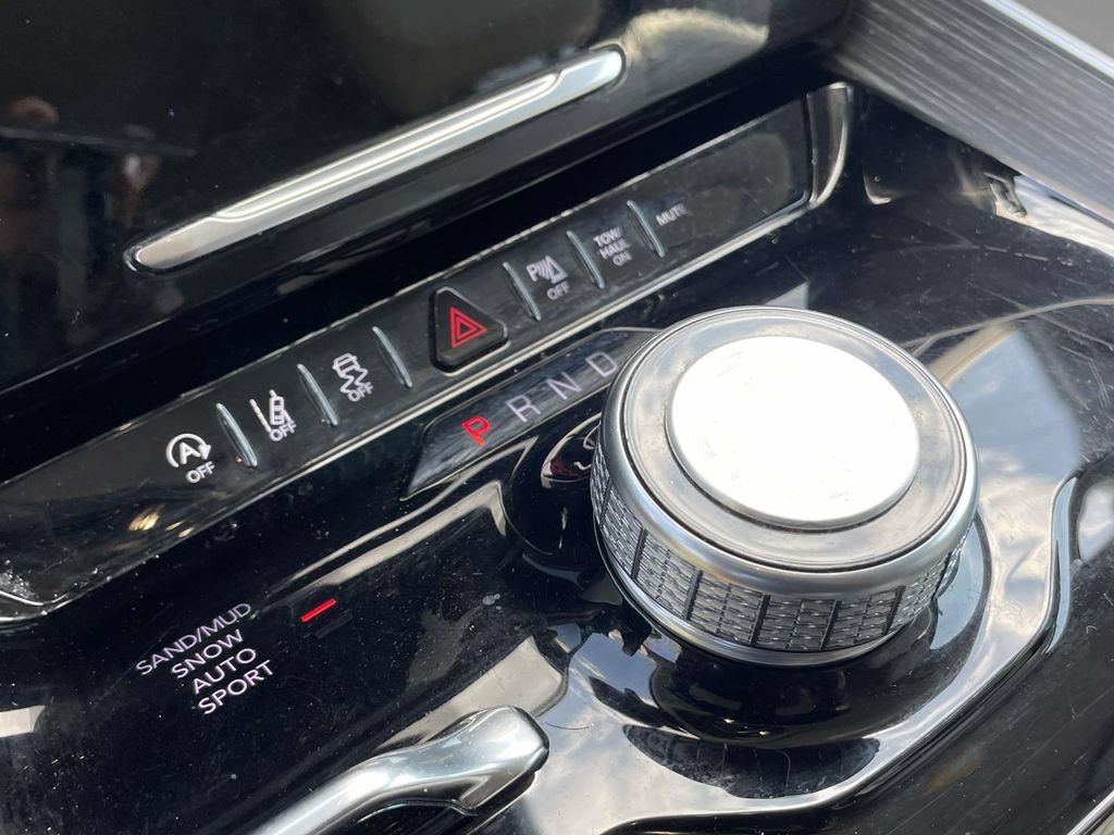 Used 2024 Jeep Wagoneer L Series II w/ Flexible Seating Group AWD/4WD image 25