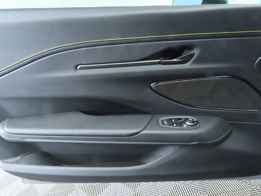 Used 2025 Aston Martin V8 Vantage Coupe image 23