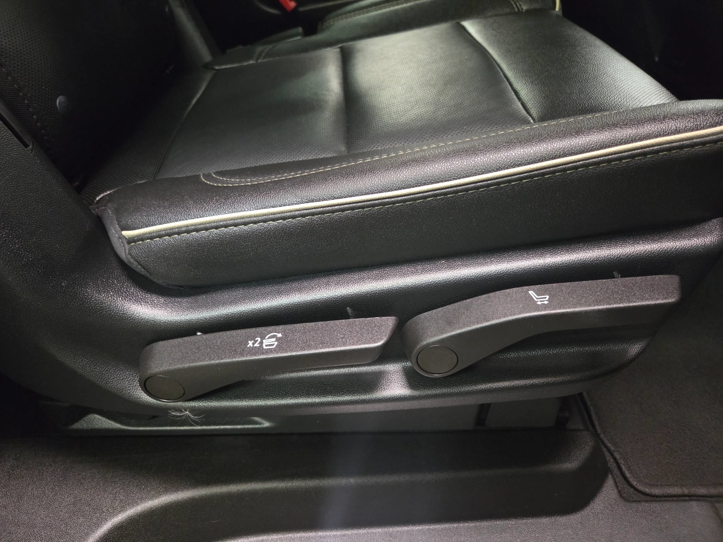 Used 2023 Chevrolet Suburban Premier RWD image 34
