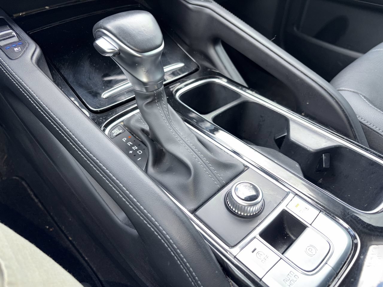 Used 2024 Kia Telluride EX w/ EX Captain's Chair Package FWD image 9