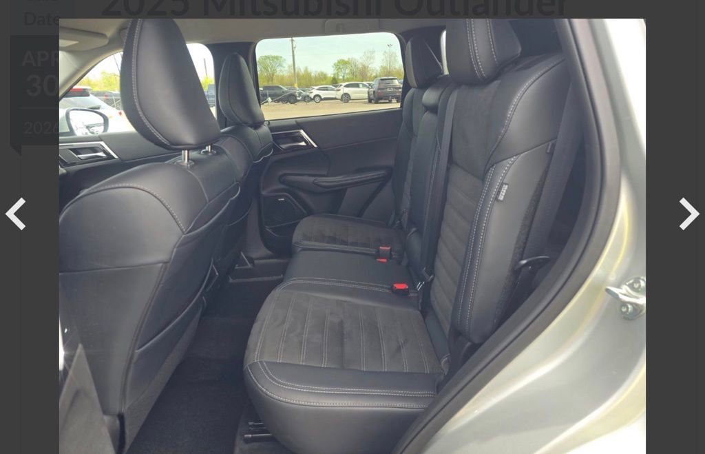 Used 2025 Mitsubishi Outlander AWD image 14