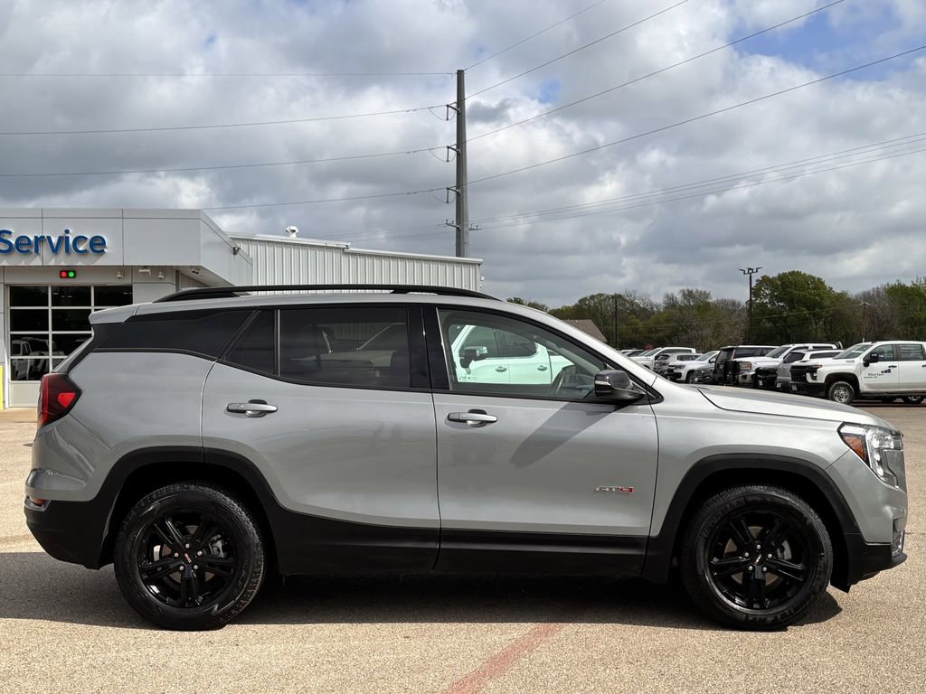 Used 2024 GMC Terrain AT4 image 3