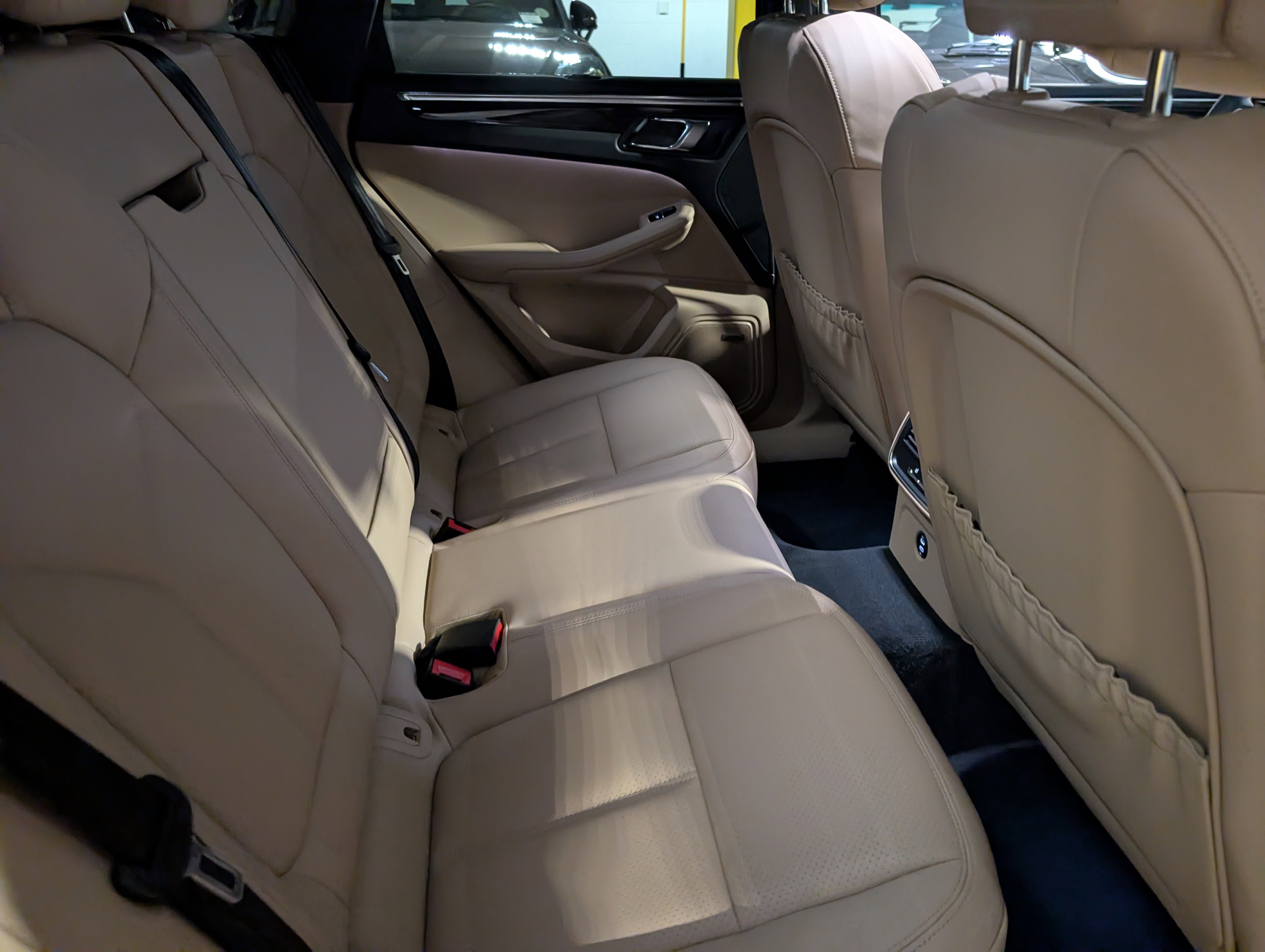 Used 2025 Porsche Macan image 24