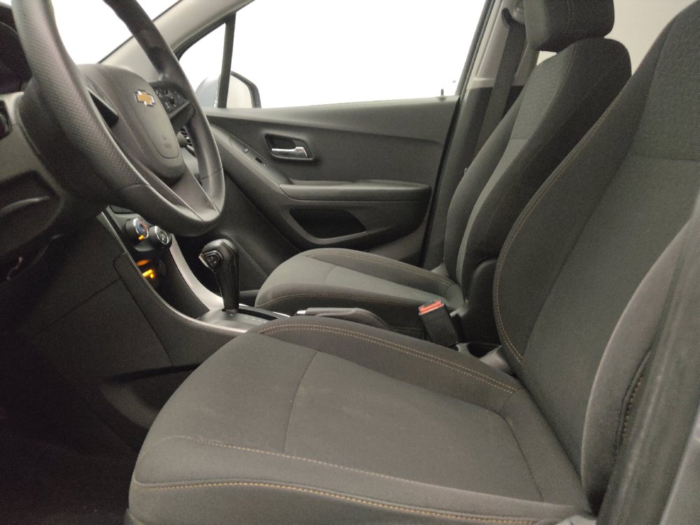 Used 2020 Chevrolet Trax LS w/ Tint and Cruise Package FWD image 17
