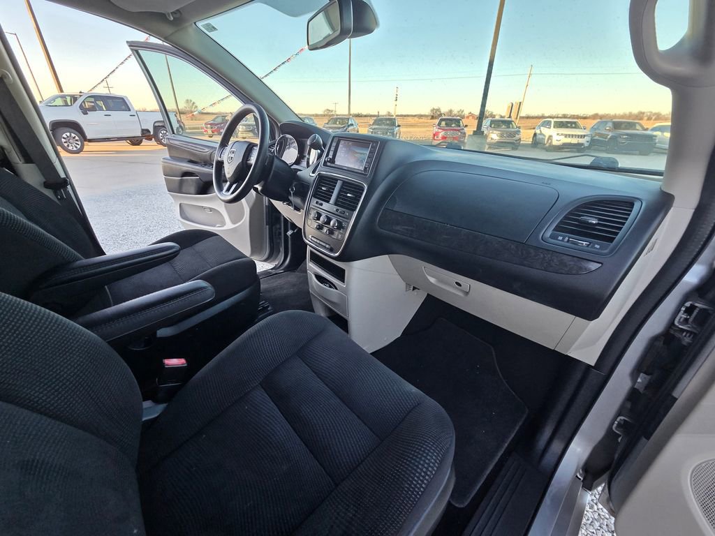 Used 2020 Dodge Grand Caravan SE w/ UConnect Hands-Free Group image 33