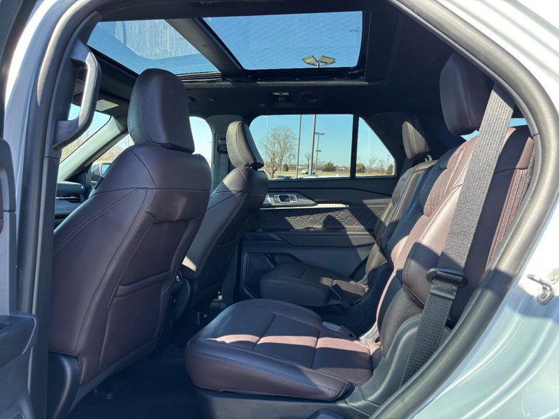 Used 2025 Ford Explorer Platinum w/ LUX Leather Package image 11