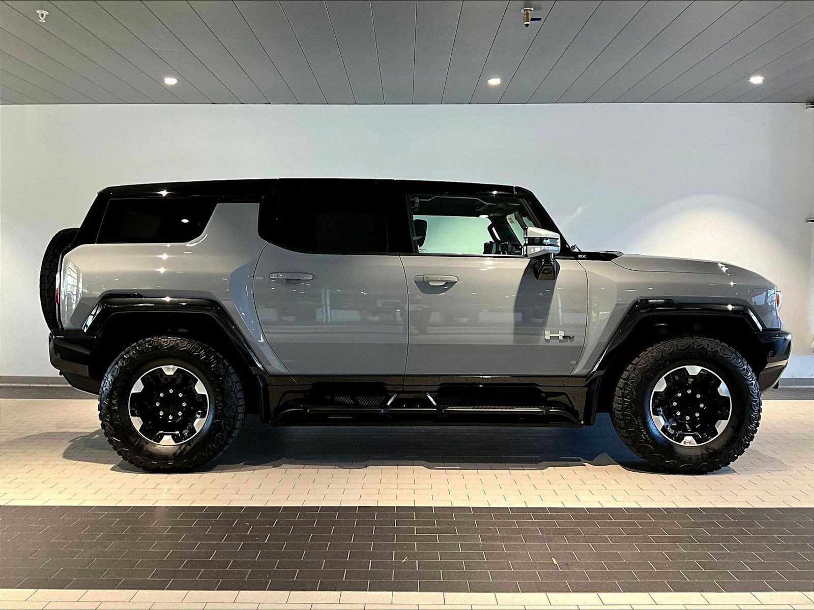 Used 2024 GMC Hummer EV 2X w/ Extreme Off-Road Package image 11