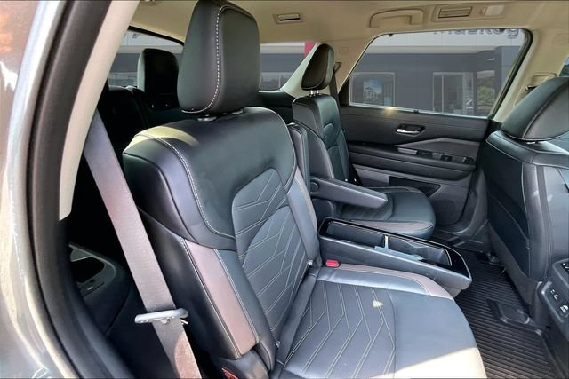 Used 2023 Nissan Pathfinder Platinum FWD image 24