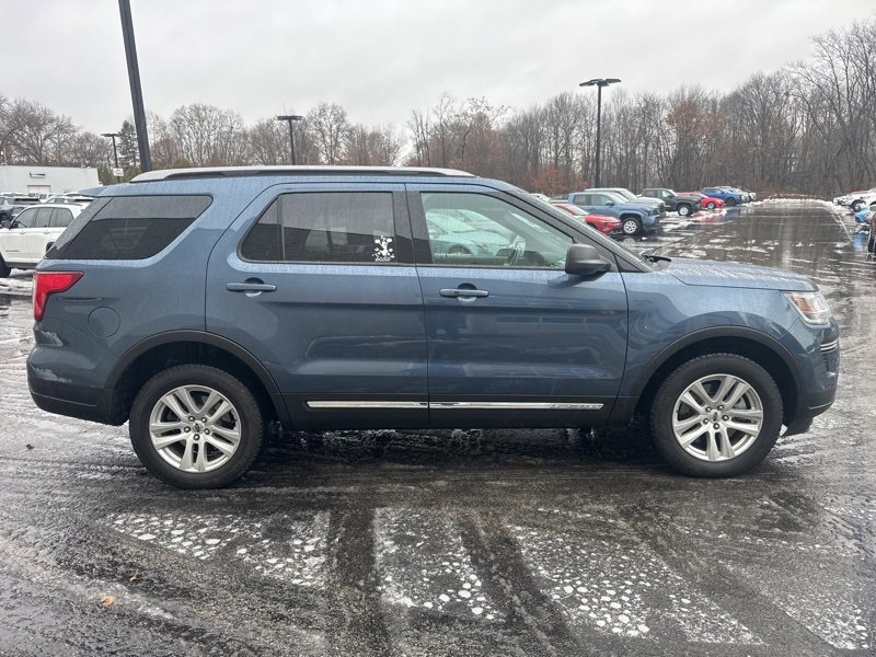 Used 2019 Ford Explorer XLT image 2