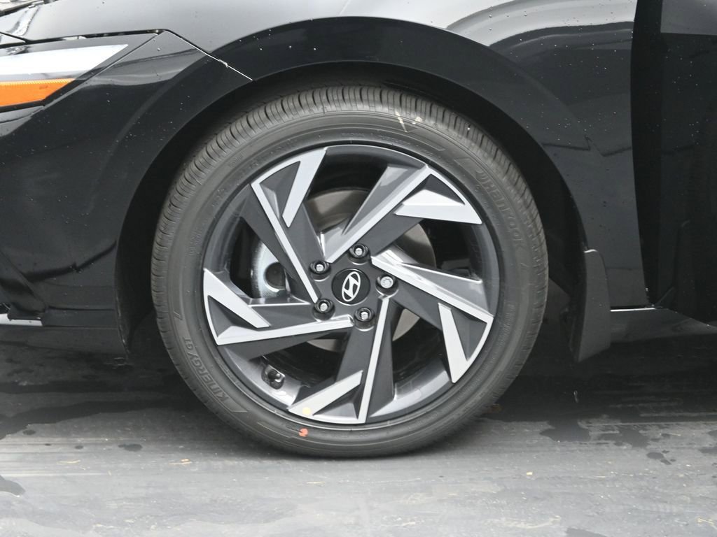 Used 2025 Hyundai Elantra Limited FWD image 37