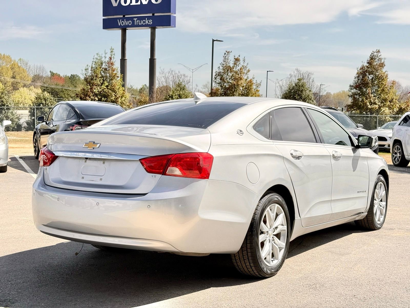 Used 2017 Chevrolet Impala LT image 8