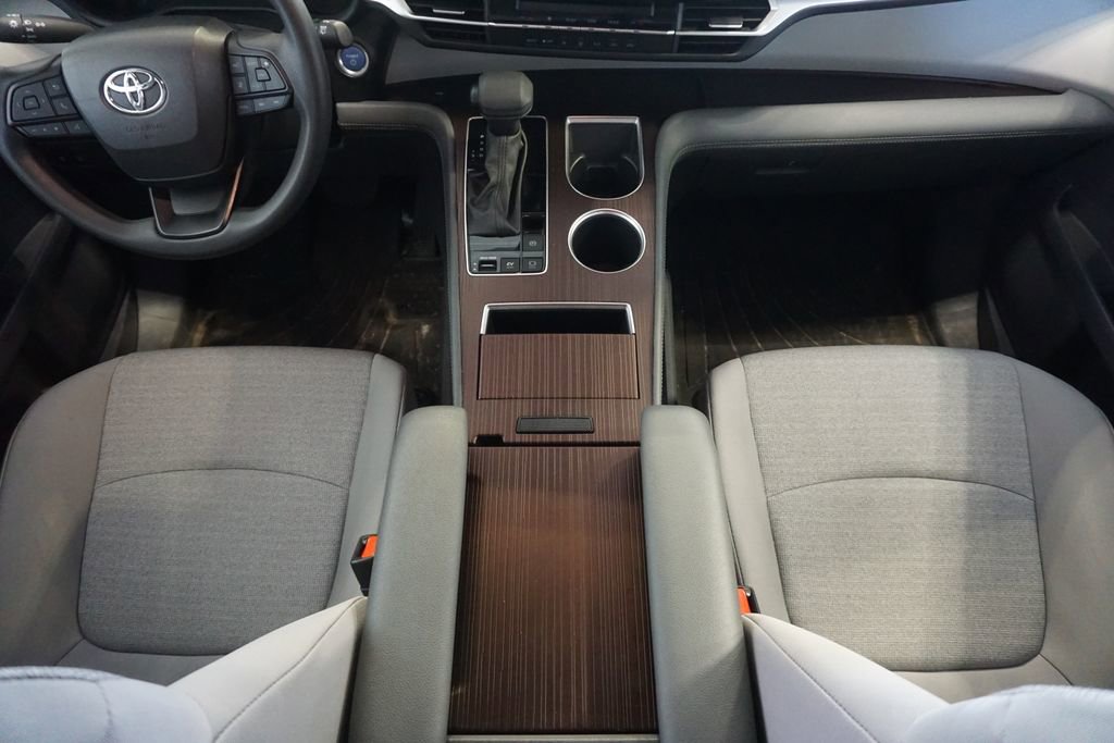 Used 2024 Toyota Sienna LE image 25