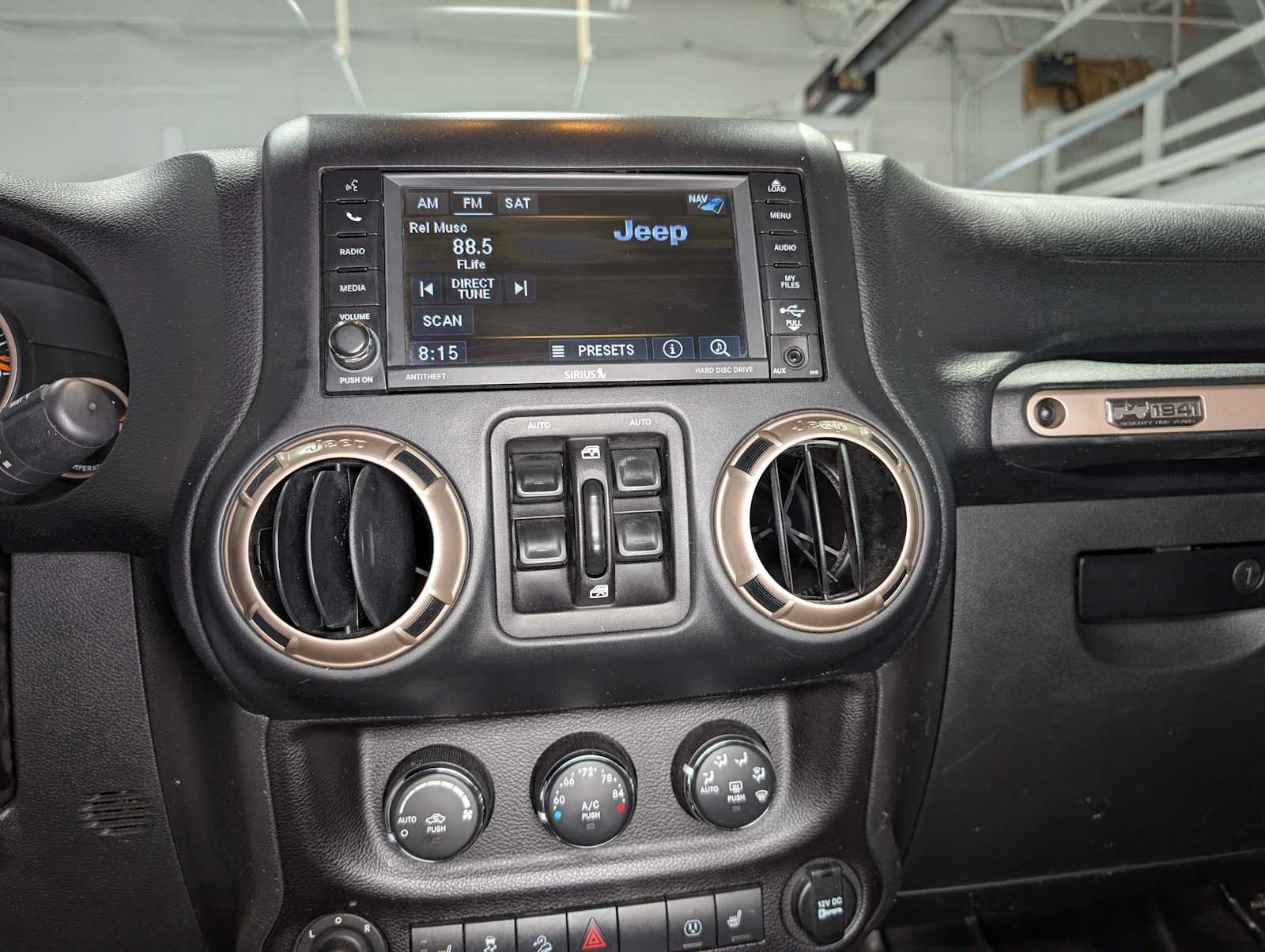 Used 2016 Jeep Wrangler Unlimited Sahara AWD/4WD image 31