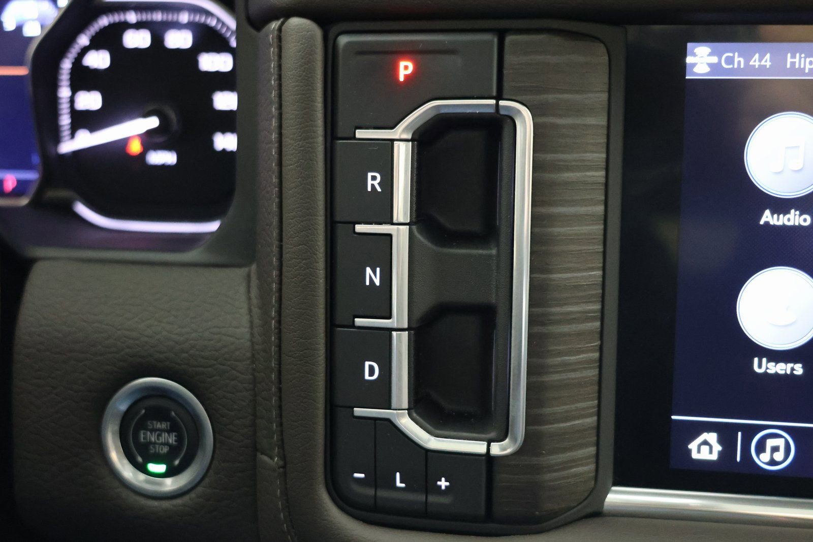 Used 2021 GMC Yukon XL Denali w/ Denali Premium Package image 6