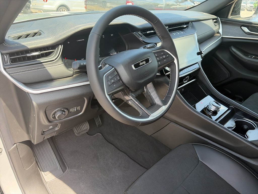 New 2026 Jeep Grand Cherokee Altitude RWD image 9