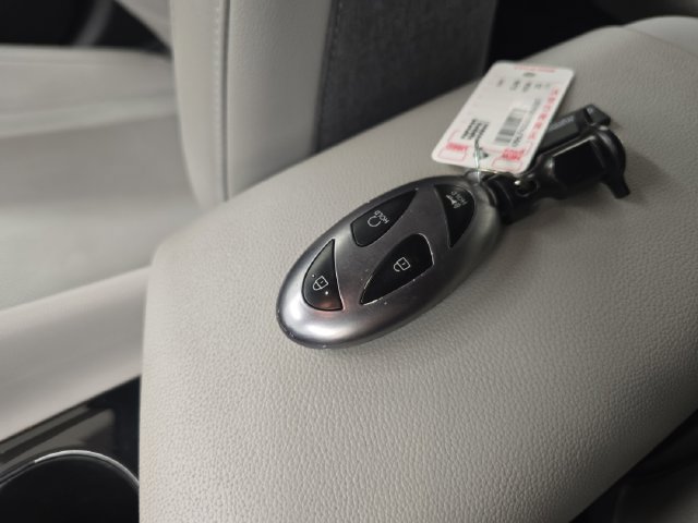Used 2025 Hyundai Elantra Limited FWD image 27