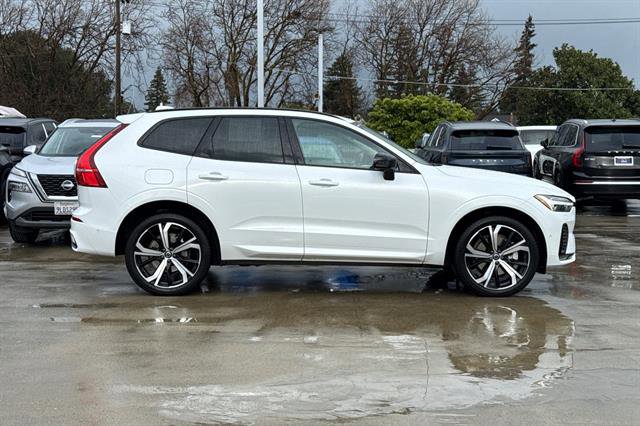 Certified 2023 Volvo XC60 B6 Ultimate w/ Protection Package Premier image 2