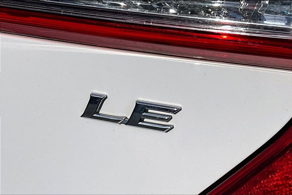 Used 2014 Toyota Camry LE image 24