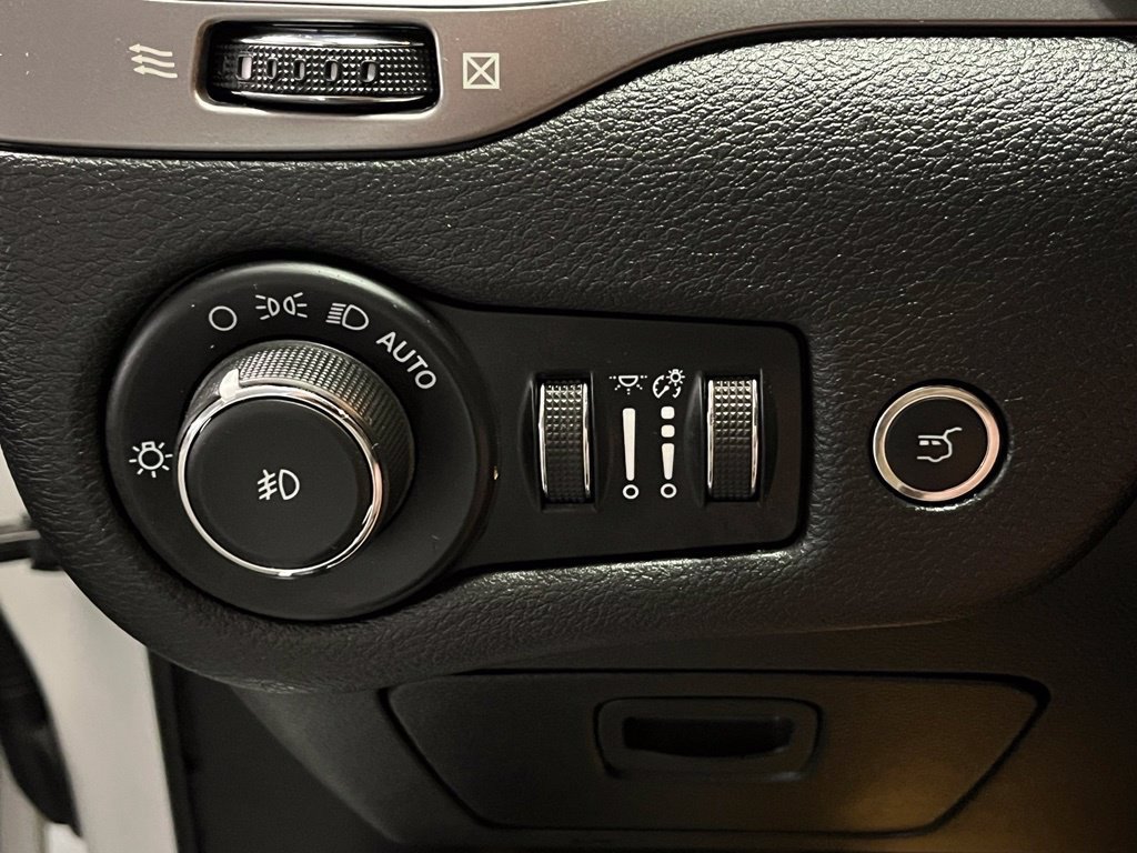 Used 2022 Jeep Cherokee Latitude Lux FWD image 14