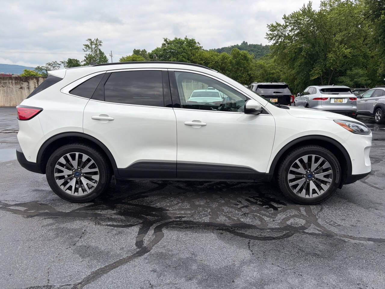 Used 2020 Ford Escape Titanium AWD/4WD image 12