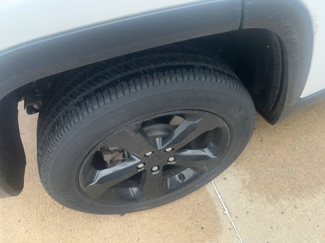 Used 2023 Jeep Grand Cherokee Altitude image 4