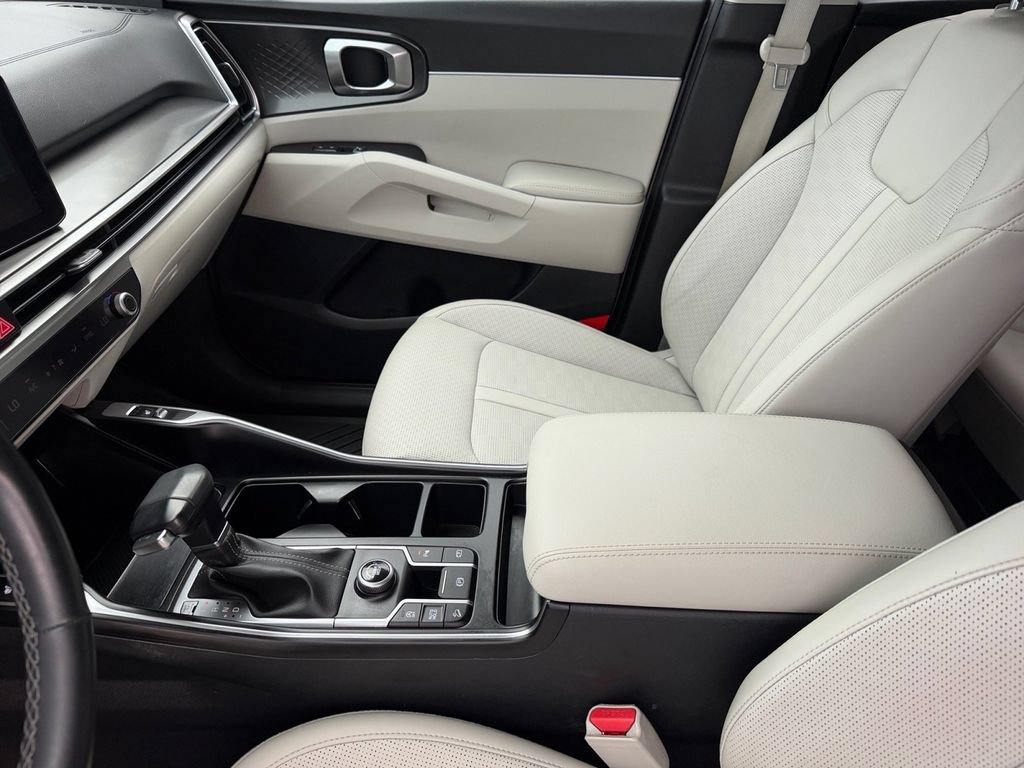 Used 2024 Kia Sorento EX w/ Panoramic Sunroof Package FWD image 12