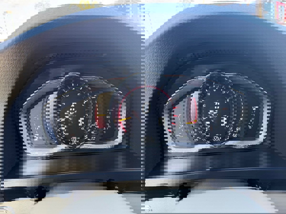 Used 2015 Volvo V60 T5 Platinum image 16