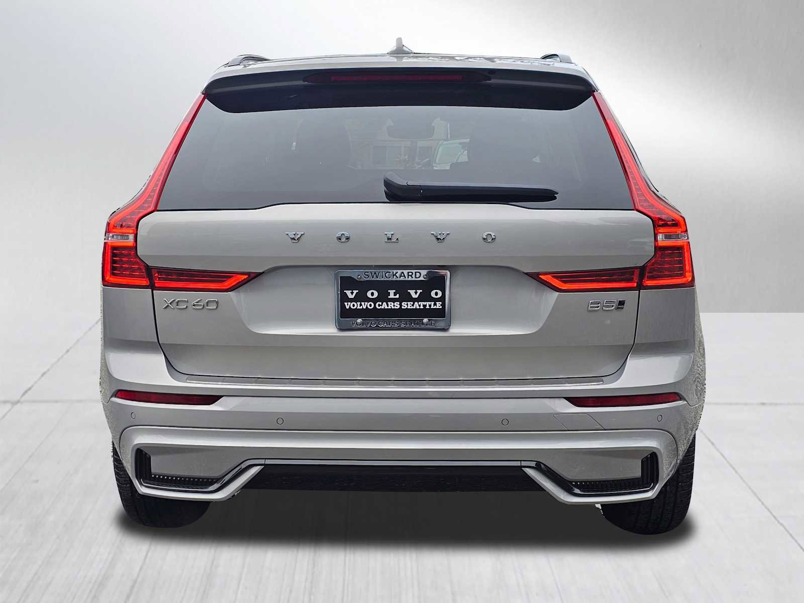 Certified 2025 Volvo XC60 B5 Core w/ Protection Package Premier image 4