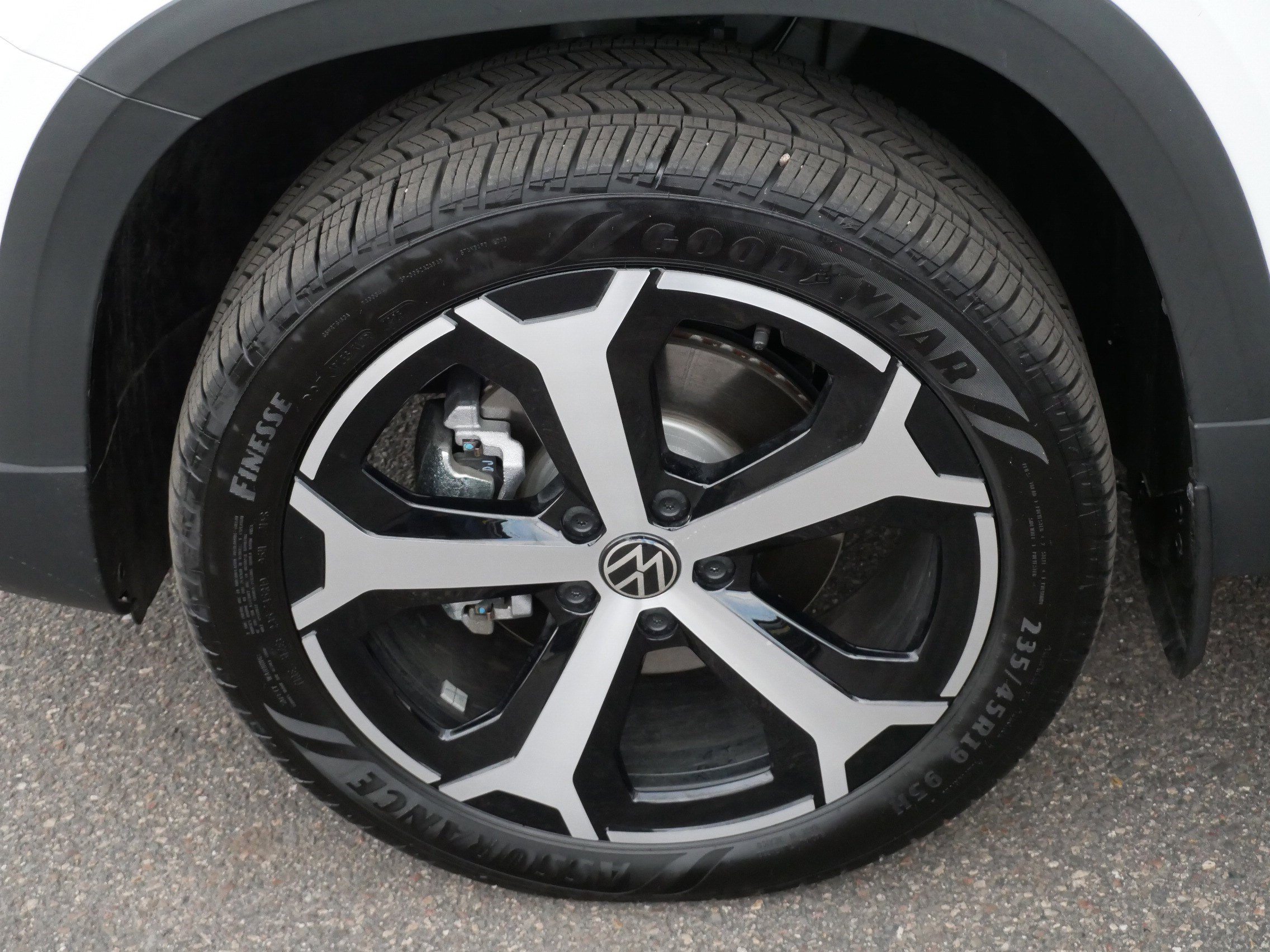 Certified 2025 Volkswagen Taos SEL AWD/4WD image 15