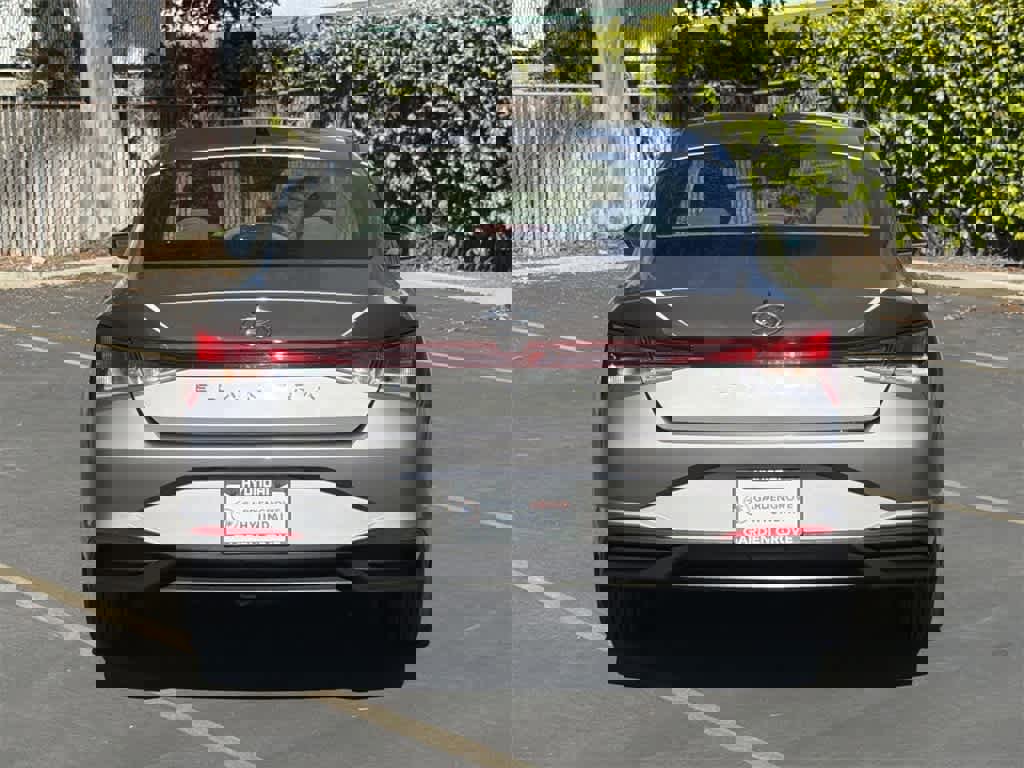 Used 2023 Hyundai Elantra SEL w/ Cargo Package image 5