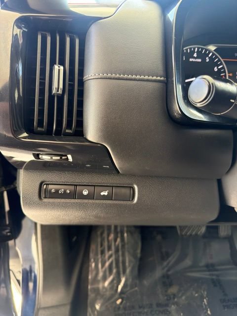 Used 2025 Nissan Pathfinder SV FWD image 13