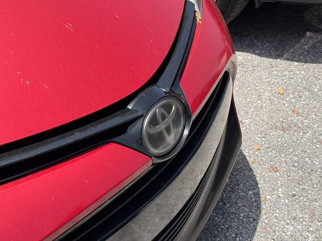 Used 2018 Toyota Corolla LE FWD image 2