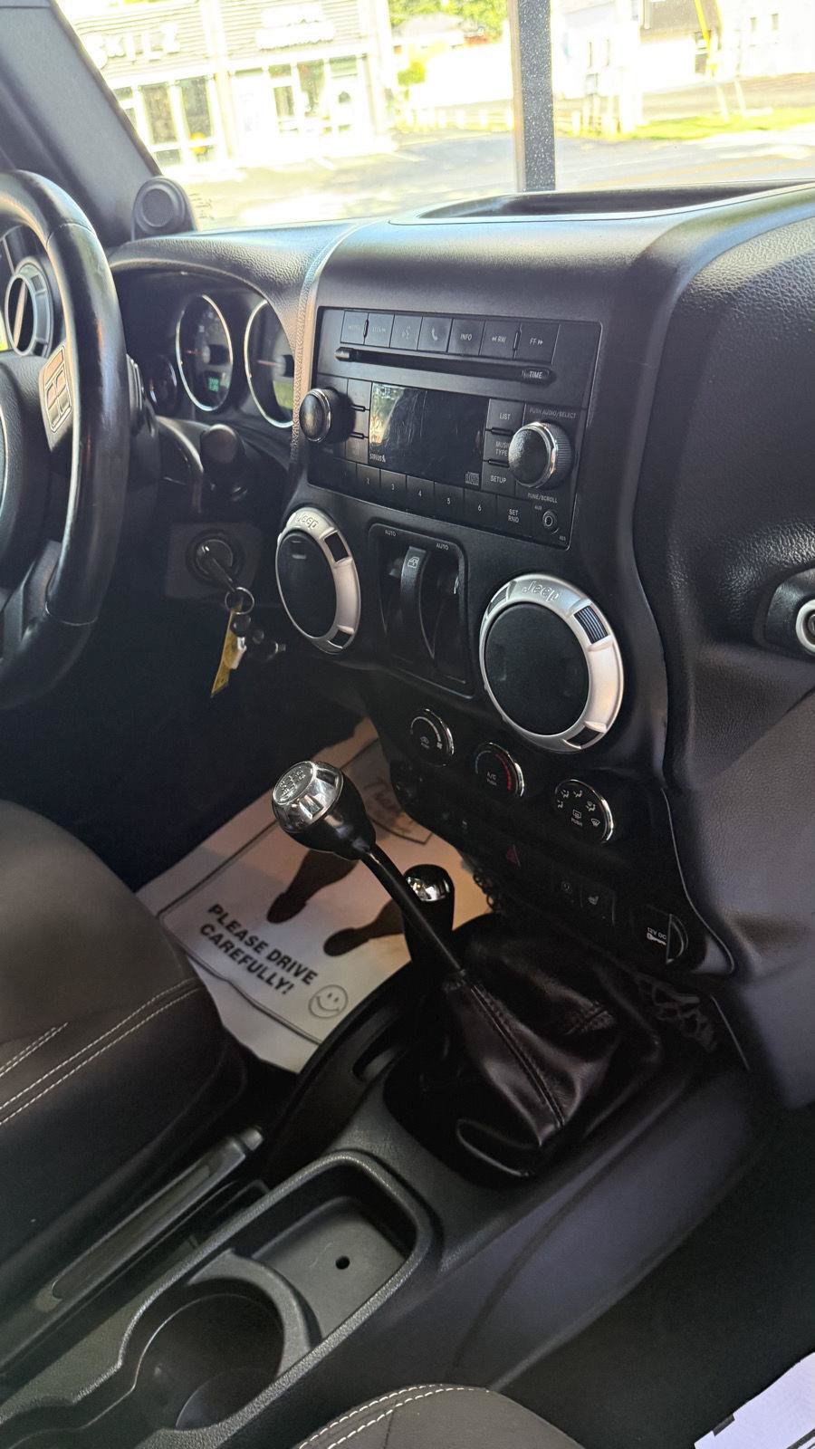 Used 2014 Jeep Wrangler Sahara w/ Connectivity Group AWD/4WD image 21