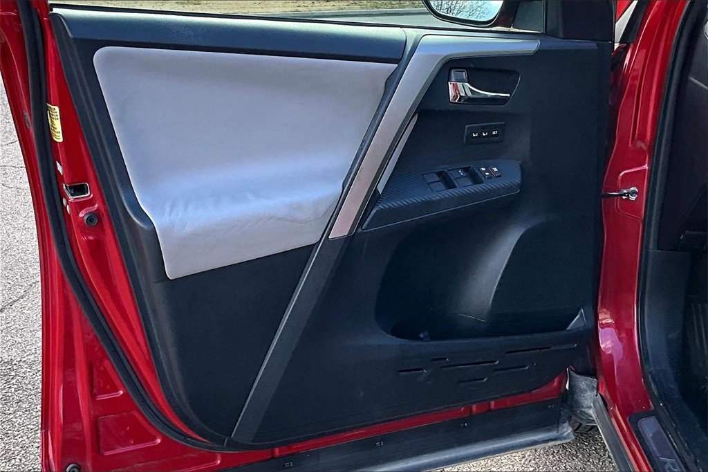 Used 2014 Toyota RAV4 Limited image 20