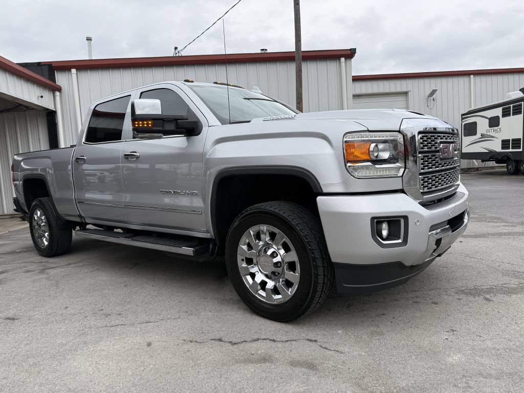 Used 2019 GMC Sierra 2500 Denali w/ Duramax Plus Package AWD/4WD image 2