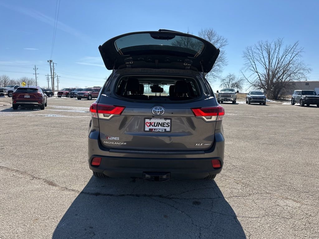 Used 2017 Toyota Highlander XLE image 14