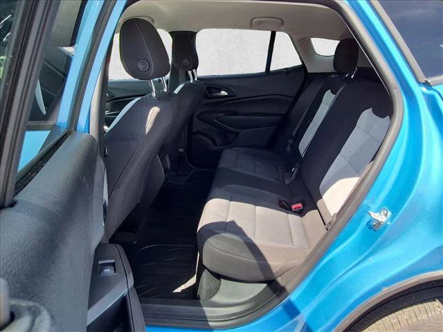 Used 2025 Chevrolet Trax LS w/ LS Convenience Package FWD image 24
