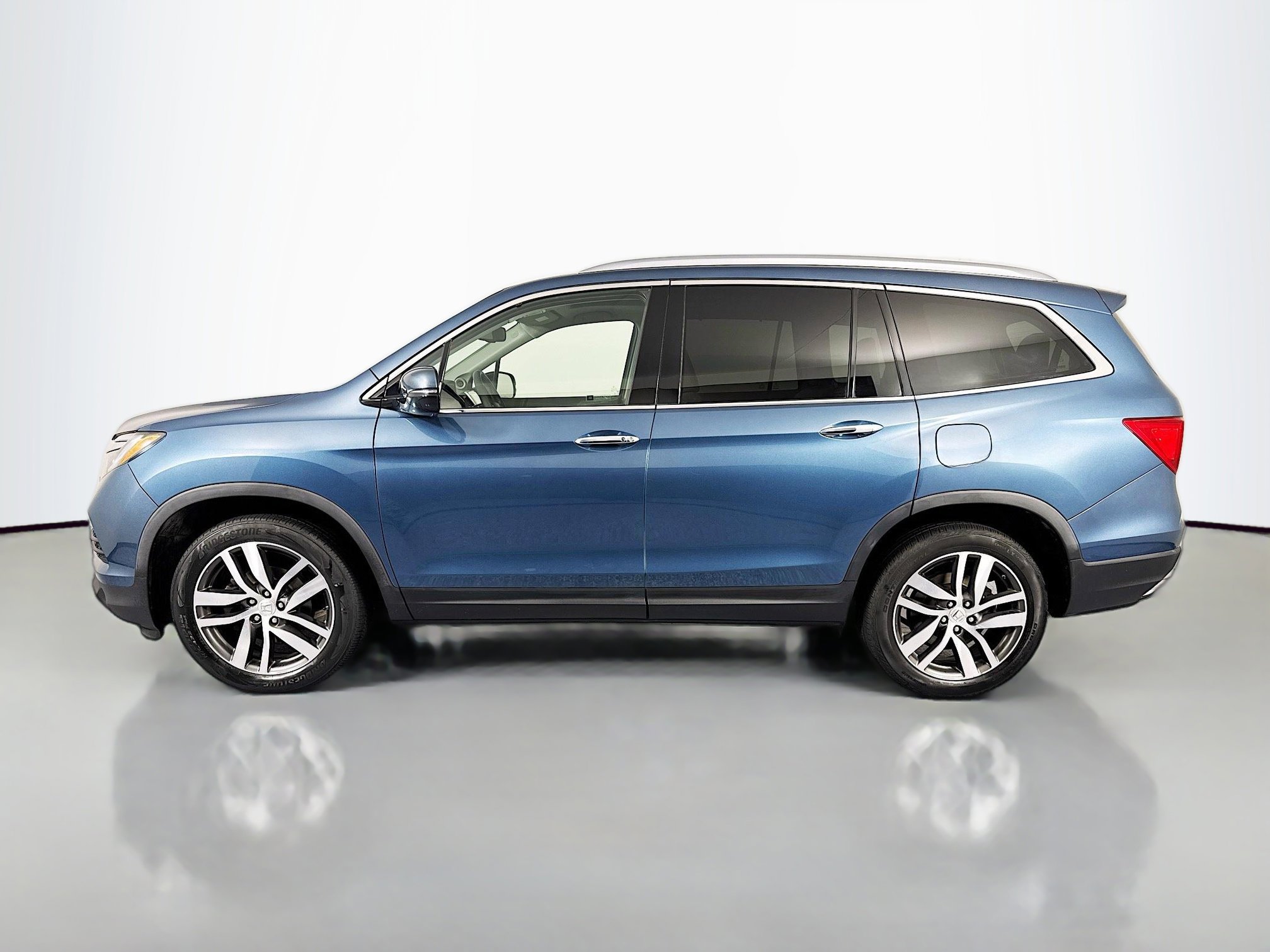 Used 2016 Honda Pilot Touring image 8