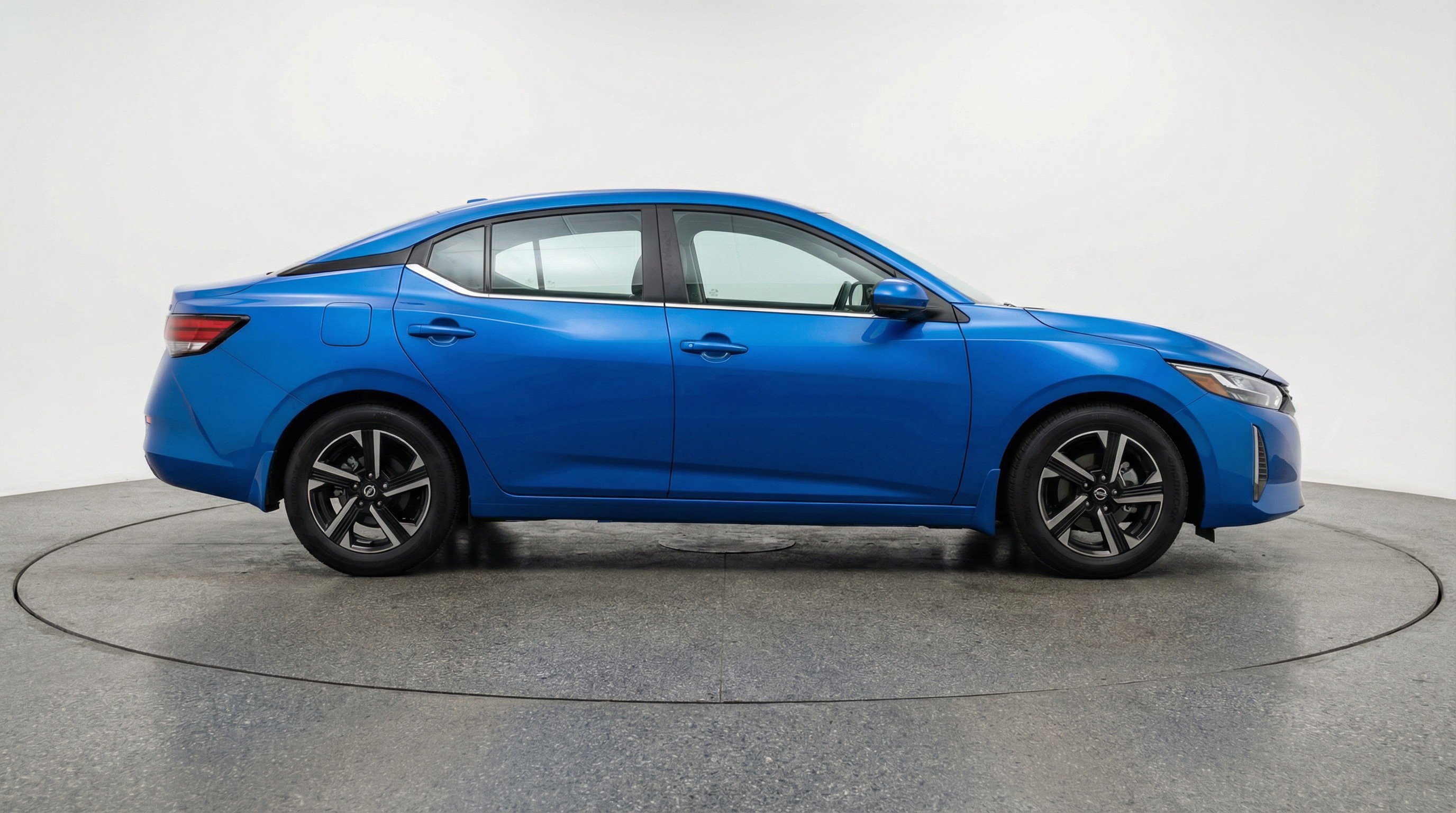 Used 2025 Nissan Sentra SV FWD image 11