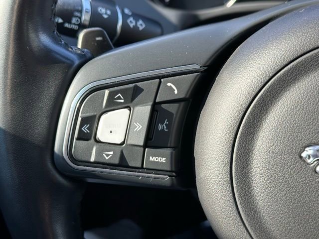 Used 2019 Jaguar XE Premium image 16