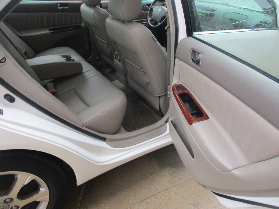 Used 2005 Toyota Camry XLE w/ VSC & Side Airbag Pkg FWD image 22