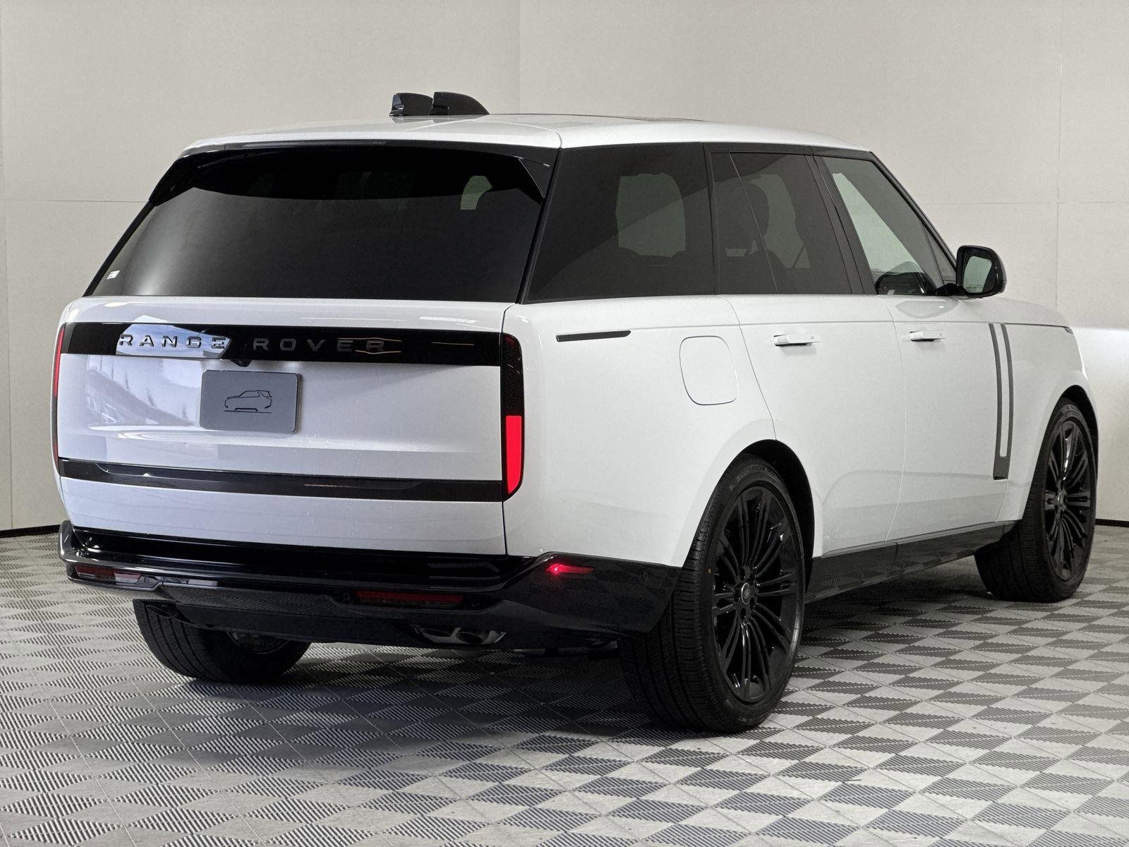New 2025 Land Rover Range Rover SE image 5