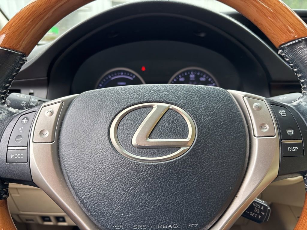 Used 2015 Lexus ES 300h w/ Navigation System Package image 14