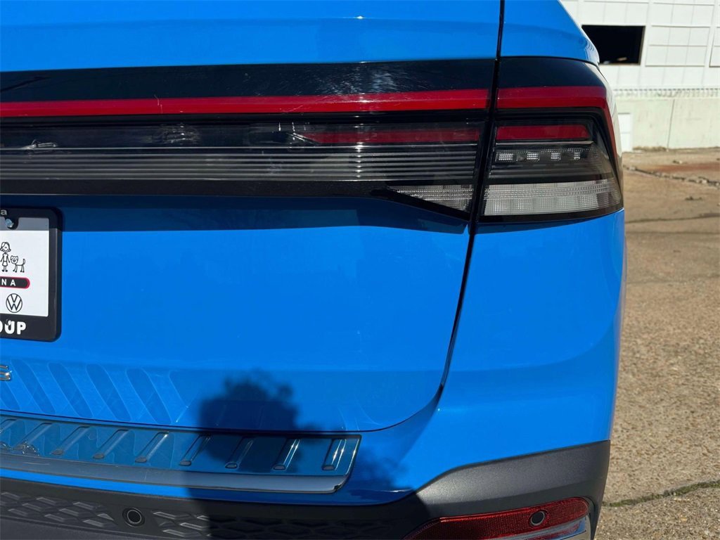 Used 2025 Volkswagen Taos SE w/ Panoramic Sunroof Package image 8