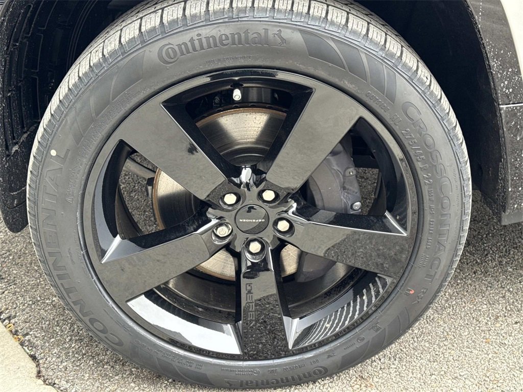 New 2026 Land Rover Defender 110 X-Dynamic SE image 10