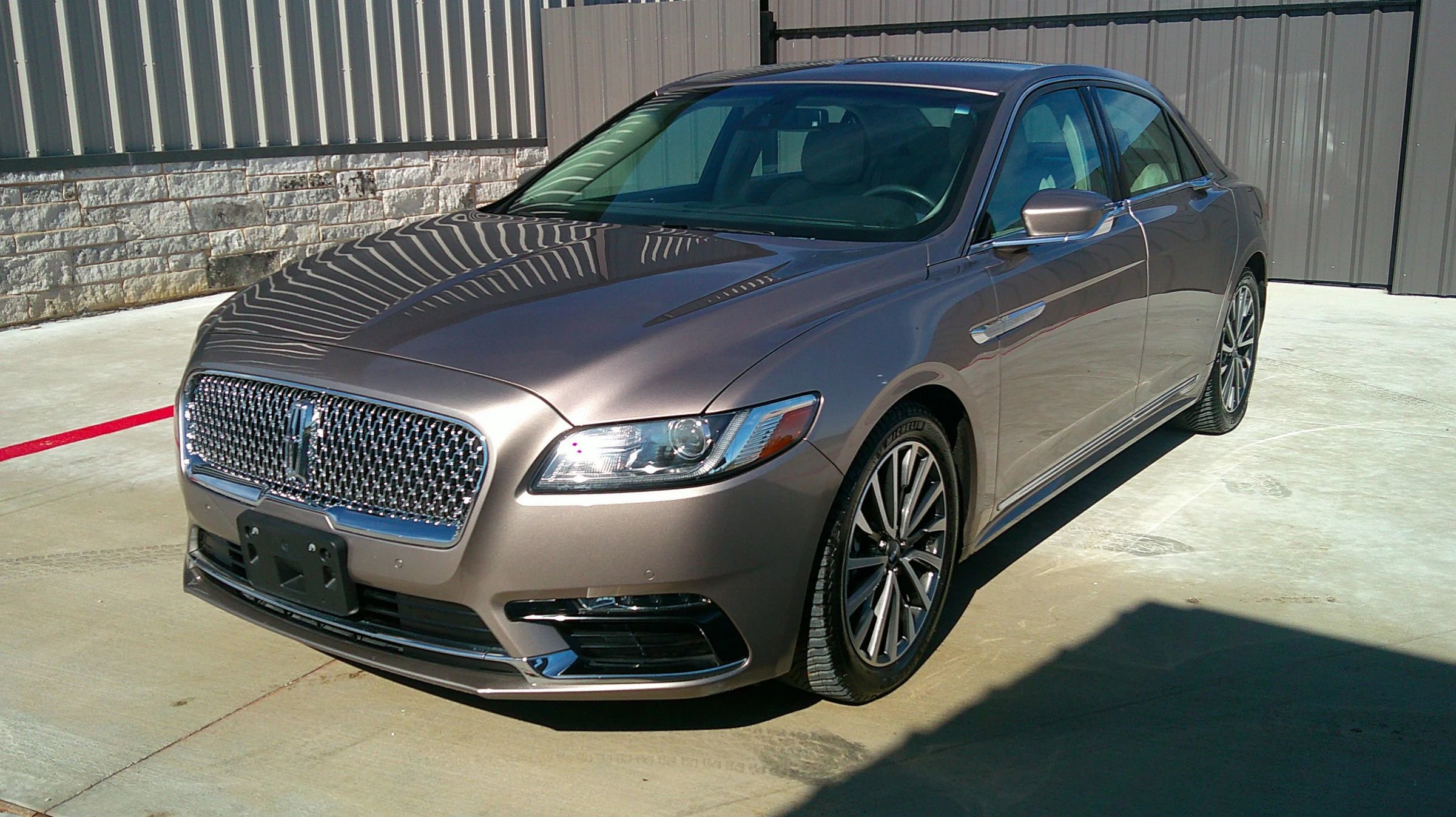 Used 2019 Lincoln Continental Select image 5