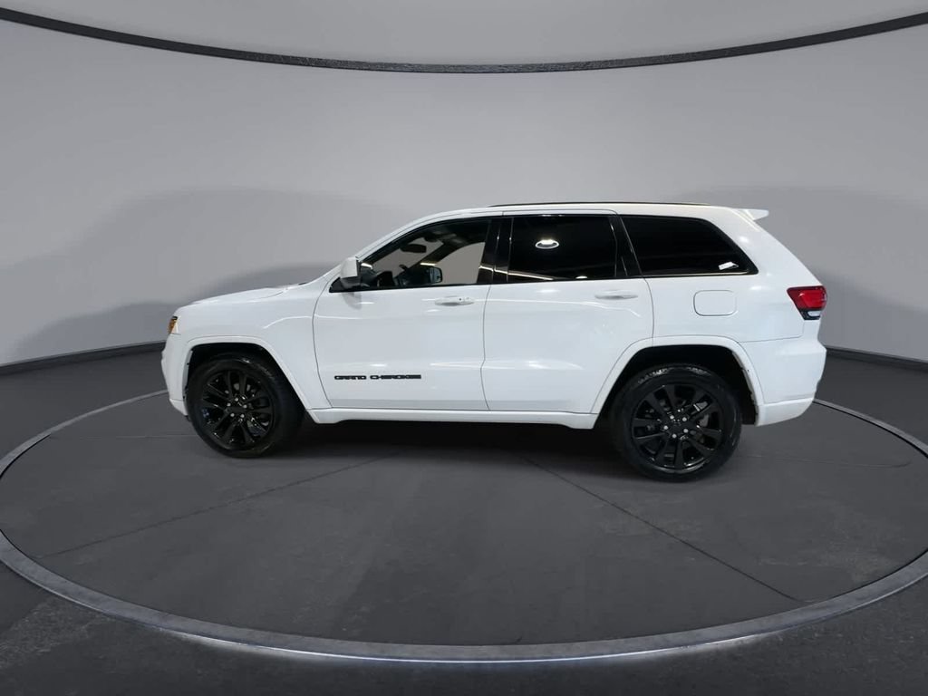 Used 2019 Jeep Grand Cherokee Altitude AWD/4WD image 10